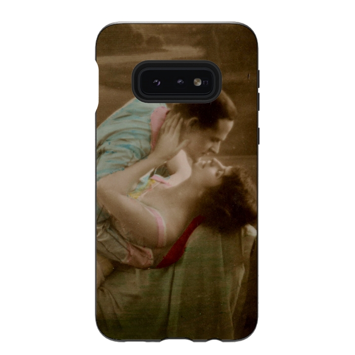 Galaxy S10e StrongFit Old Postcard Kissing Couple by Andrea Haase