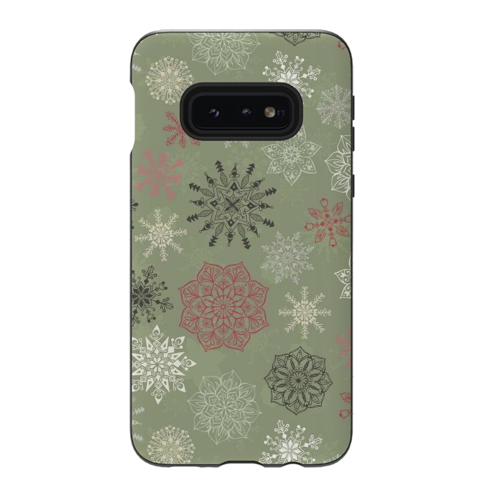 Galaxy S10e StrongFit Christmas Snowflakes on Dark Green by Paula Ohreen